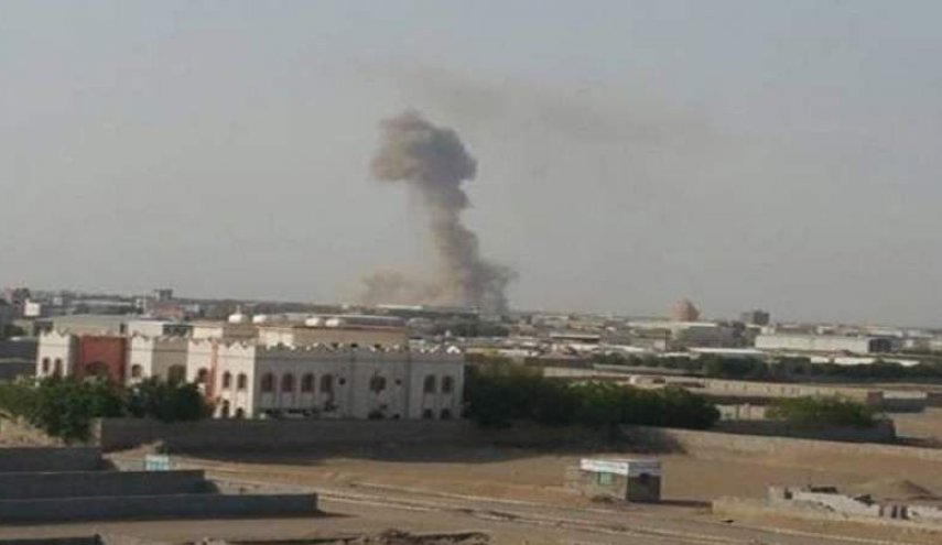 عربستان فرودگاه صنعا را بمباران کرد
