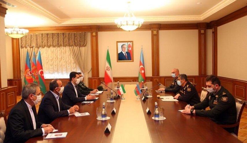ايران وجمهورية آذربيجان تبحثان تطوير التعاون العسكري بينهما