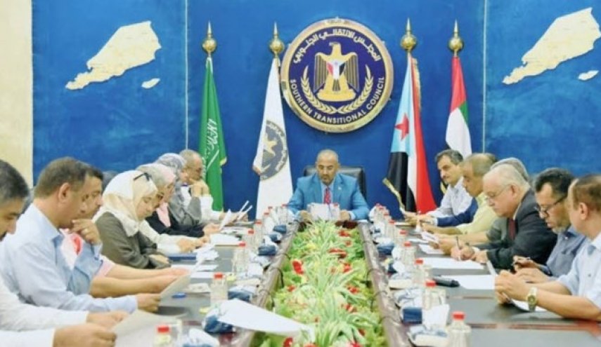 نواب ابوظبی و ریاض به اختلاف خوردند؛ شورای انتقالی تصمیم «منصور هادی» را نپذیرفت
