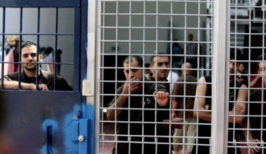قيادي في حماس يحذر من تفشي كورونا بين الأسرى في سجون الاحتلال