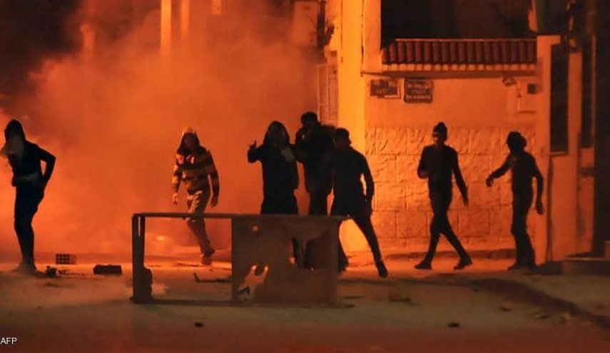 احتجاجات ومواجهات ليلية عنيفة في 6 مدن تونسية اثر الأوضاع الاقتصادية الصعبة