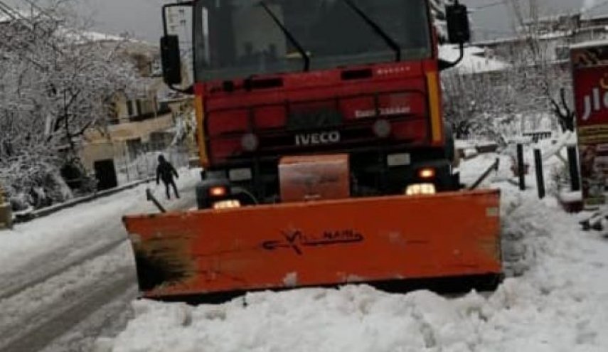 بعض الطرقات الجبلية مقطوعة في لبنان بسبب تراكم الثلوج