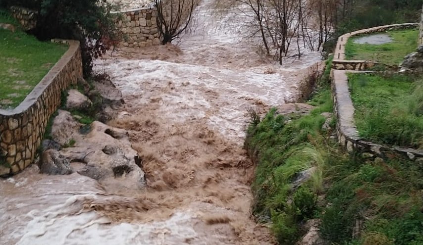 سيول في بعض المناطق اللبنانية نتيجة هطول الامطار 