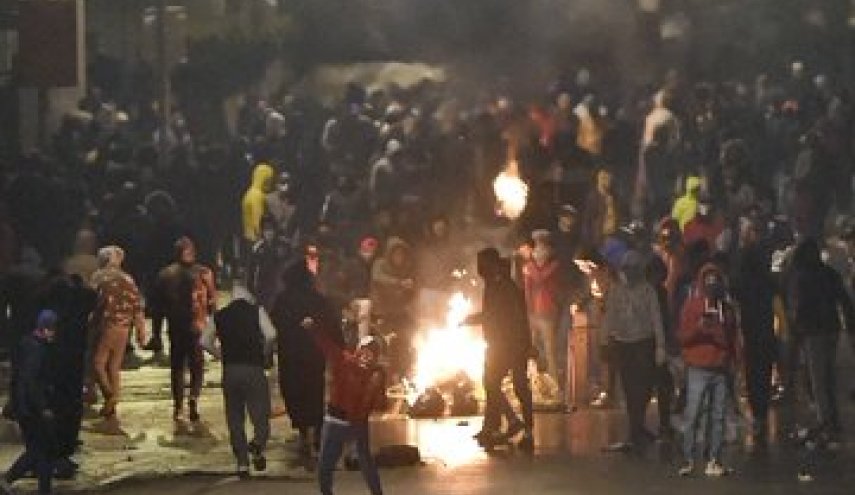 رئيس وزراء تونس: ما حدث لا يمت للاحتجاجات السلمية بصلة 