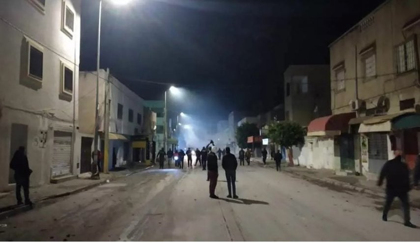 تداوم اعتراضات مردمی در تونس و درگیری با نیروهای امنیتی + عکس