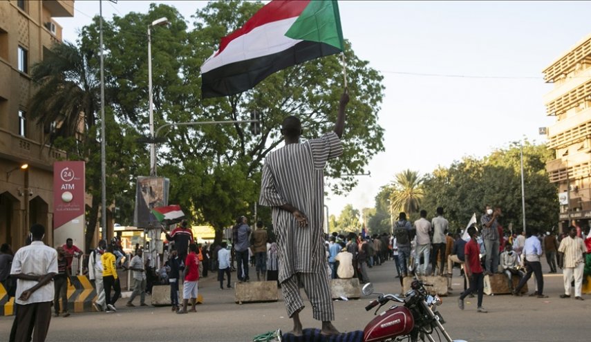 السودان يغلق 131 منظمة خيرية ويصادر رموز نظام البشير