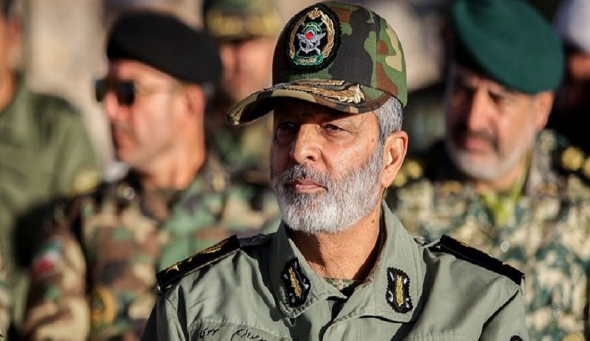 اللواء موسوي يتفقد مواقع الدفاع الجوي بالجزر الإيرانية الثلاث 
