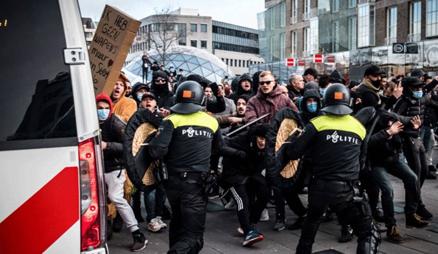 هولندا..تجدد الاشتباكات بسبب قيود كورونا واعتقال أكثر من 150 شخصا 