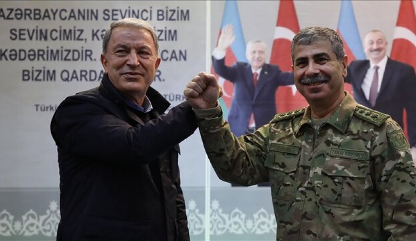 رایزنی وزرای دفاع ترکیه و جمهوری آذربایجان درباره همکاری‌های نظامی
