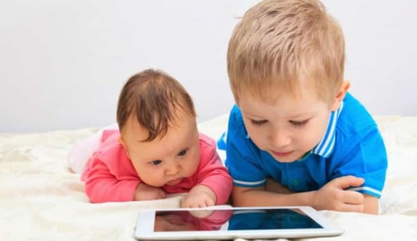 ما تأثيرات شاشات اللمس على الأطفال؟