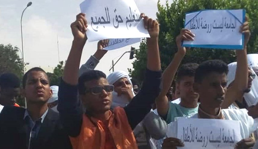طلاب موريتانيا يحتجون على منعهم من التسجيل في الجامعة 