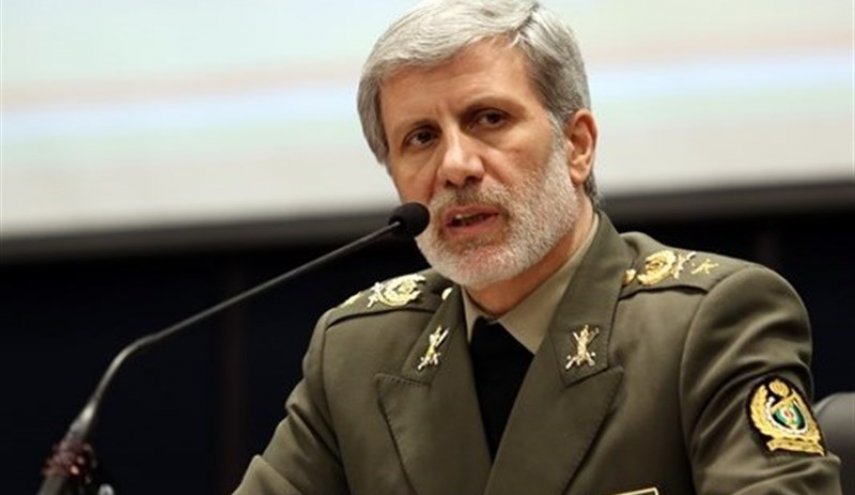 وزیر دفاع: به دنبال ارتقا فناوری جنگنده‌های ایرانی هستیم