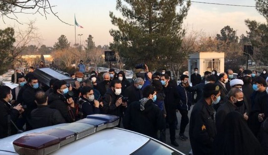 علی انصاریان در خانه ابدی آرام گرفت/ بزرگان فوتبال ایران در مراسم خاکسپاری انصاریان + عکس