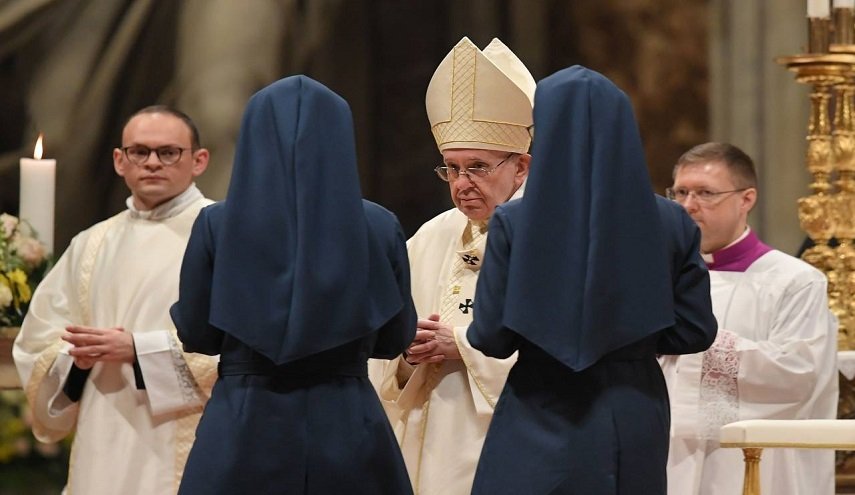 البابا يخالف التقاليد المسيحية ويعين امرأة في منصب رفيع