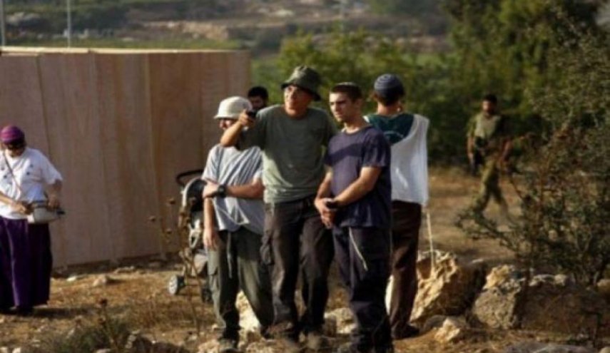 مستوطنون يعتدون على فلسطينيين جنوبي نابلس