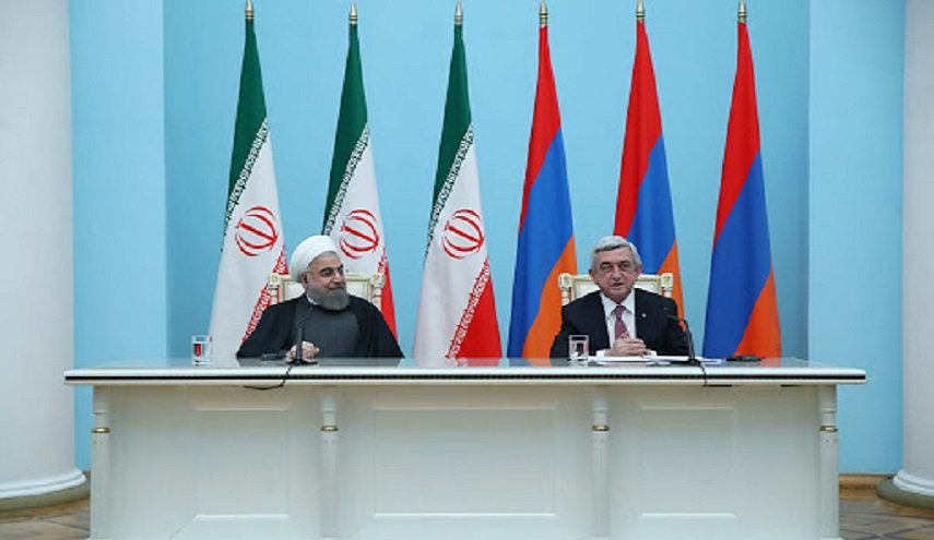 الرئيس الأوزبكي يهنىء روحاني بمناسبة ذكرى انتصار الثورة الإسلامية