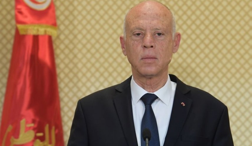 قيس سعيد يبحث مع عدد من النواب أزمة اليمين الدستورية