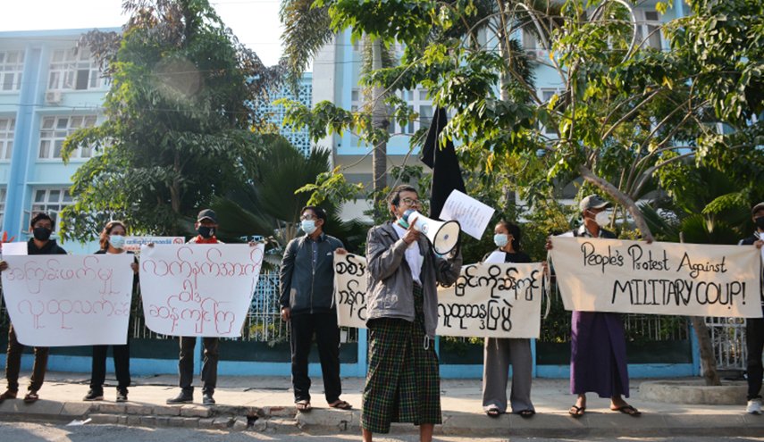 فيسبوك يقلص توزيع محتوى صفحات الجيش في ميانمار