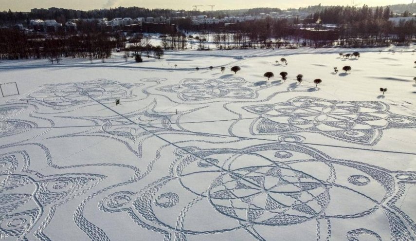 شاهد: فنان فنلندي يحول الثلوج إلى لوحة فنية 