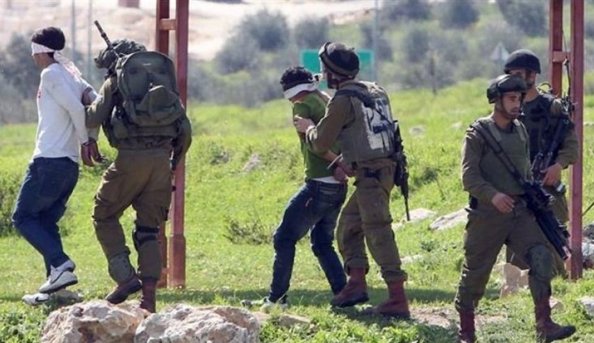 قوات الاحتلال تعتقل شابين فلسطينيين في القدس المحتلة