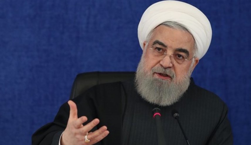 روحانی: مردم و فعالان بازار نباید احساس رهاشدگی و بی سامانی داشته باشند
