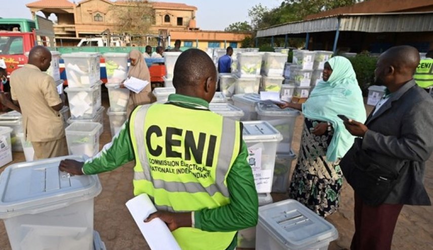 الناخبون في النيجر يختارون رئيساً جديداً
