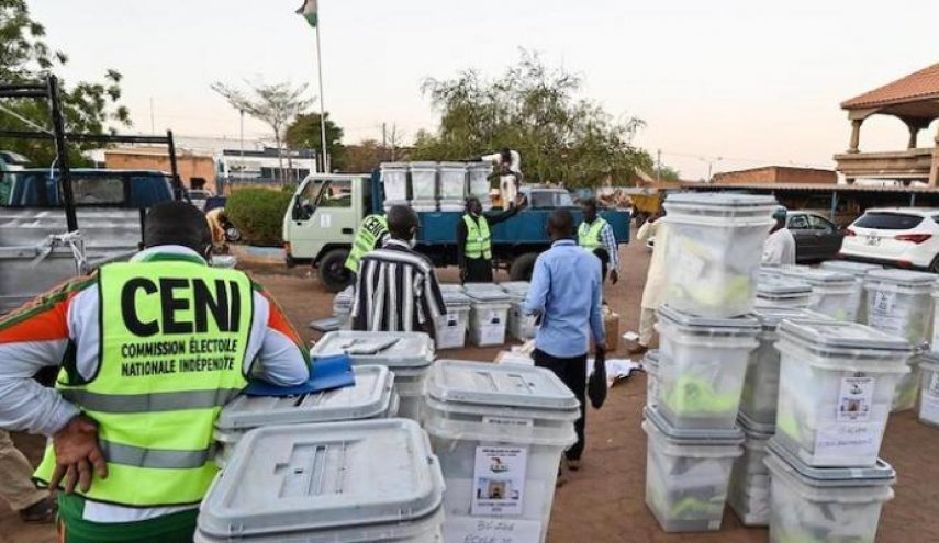 النيجر... مقتل 7 في انفجار لغم استهدف سيارة تابعة لمفوضية الانتخابات