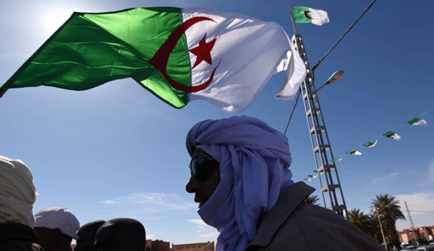 جزائري يطعن رجلًا ظنه عبدالعزيز بوتفليقة!
