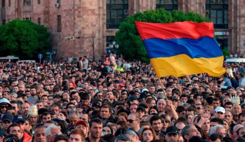  معترضان ارمنی خواستار استعفای نخست وزیر شدند