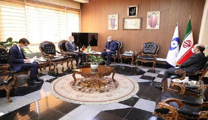 صالحي يستقبل السفير الألماني في طهران 