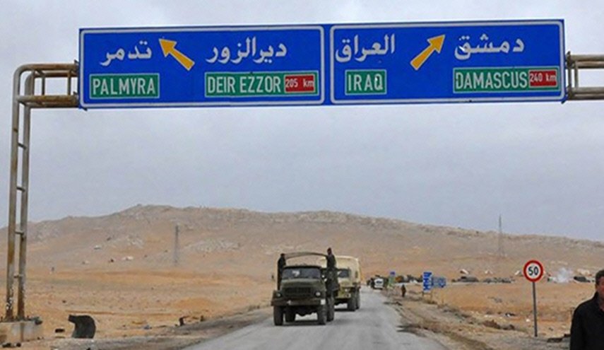  رصد تحرك شاحنات تحمل أنظمة دفاع جوي بين الرمادي والحدود السورية