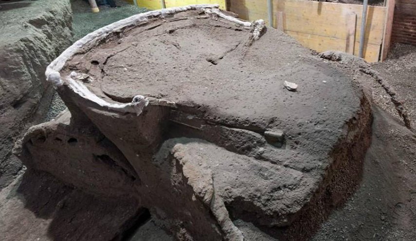 علماء يعثرون على عربة أثرية قرب مدينة بومبي الإيطالية