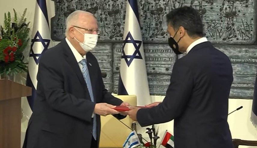 سفير الإمارات يغازل رئيس الاحتلال لدى تقديم أوراق إعتماده!