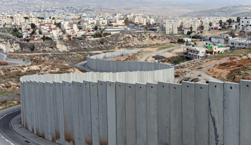 الاحتلال يستكمل بناء الجدار الخرساني على حدود قطاع غزة