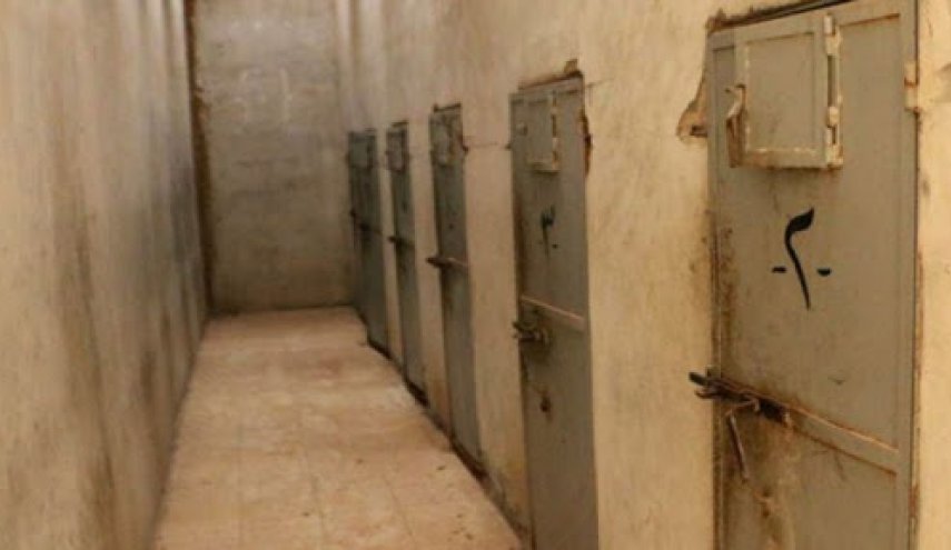 حكومة هادي تحقق في انتهاكات وقعت بسجون الإمارات في اليمن