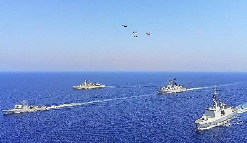 تركيا تتهم اليونان بإرسال سفن حربية قرب سواحلها