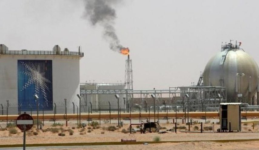 الأجانب العاملون في حقول النفط السعودية يغادرون العمل