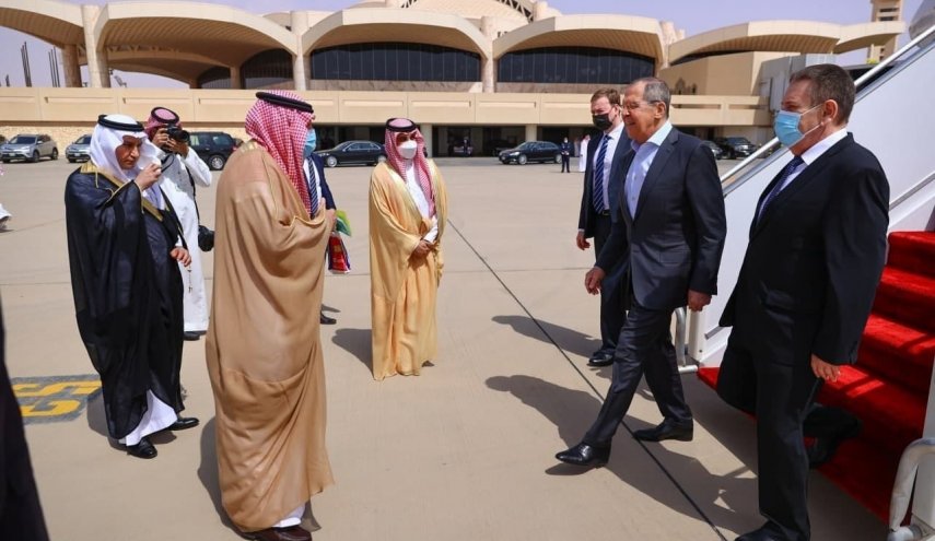 وزير الخارجية الروسي يصل الى السعودية