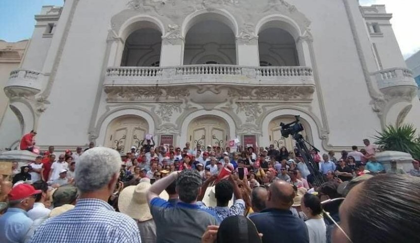 الأمن التونسي يفض اعتصام الدستوري الحر