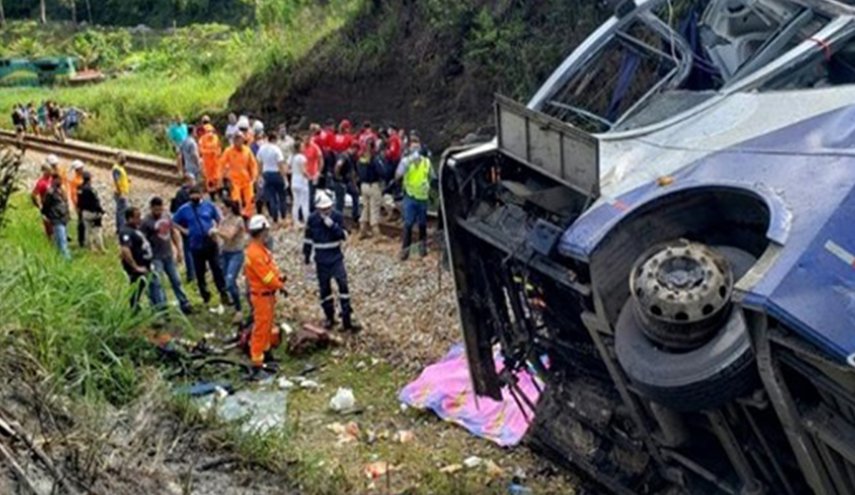 مصرع 27 شخصا إثر سقوط حافلة تقل تلاميذ في واد في إندونيسيا