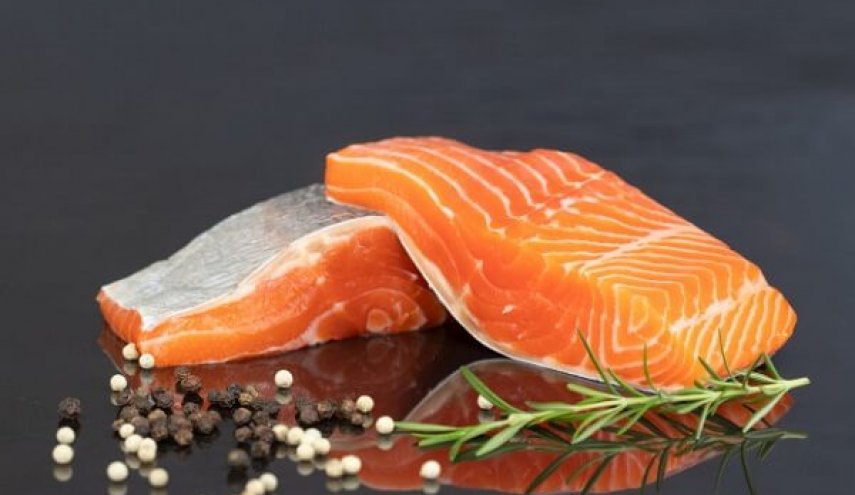 دراسة: تناول الأسماك الزيتية مرتين بالأسبوع يحميك من خطر الوفاة بهذا المرض!
