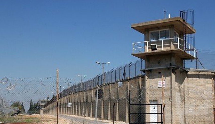 قوات القمع الصهيونية تقتحم سجن 'ريمون'