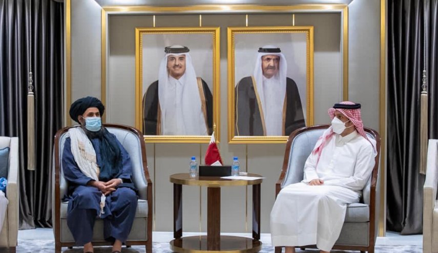 وزير الخارجية القطري يلتقي برئيس مكتب طالبان السياسي