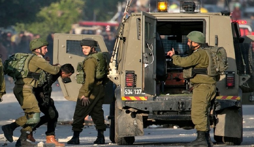 قوات الاحتلال تعتقل 4 مواطنين في الضفة الغربية