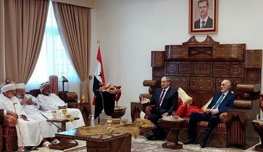 المقداد يبحث في سلطنة عمان تعزيز العلاقات الثنائية وقضايا المنطقة
