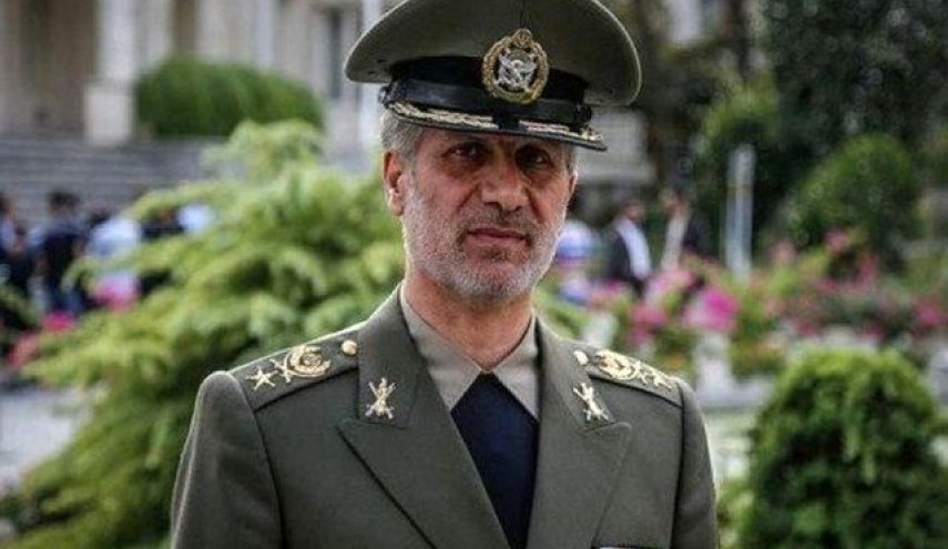 وزير الدفاع الإيراني يهنئ نظراءه في الدول الصديقة والمجاورة بعيد النوروز