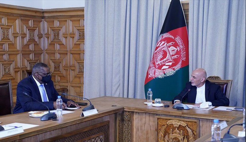 الرئيس الافغاني يستقبل وزير دفاع اميركا في كابل