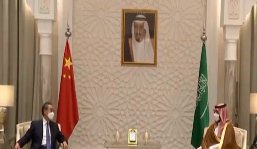 لقاء بين ولي العهد السعودي ووزير الخارجية الصيني في نيوم