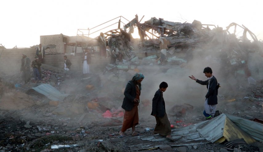جنگنده‌های سعودی مناطق مسکونی در یمن را به شدت بمباران کردند
