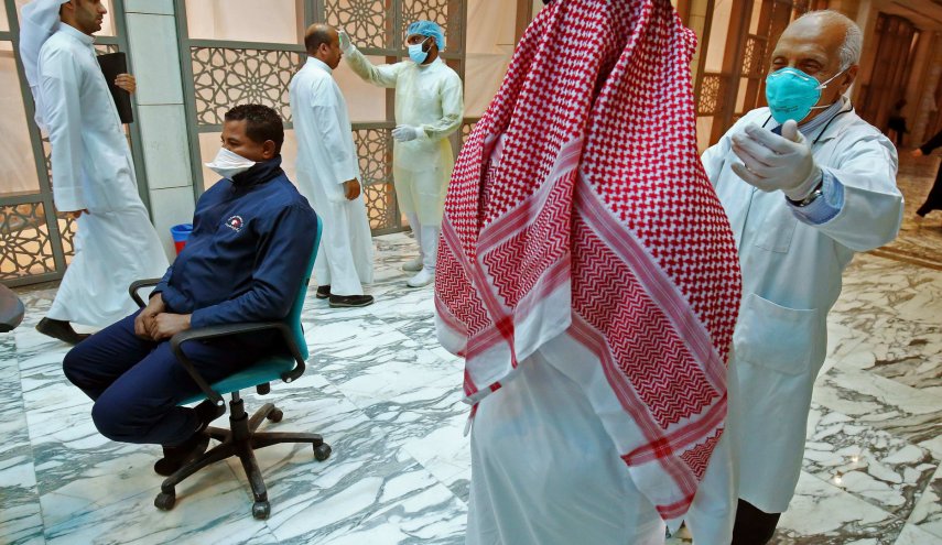 الكويت تدرس إلغاء الحجر لموظفيها العائدين من الخارج